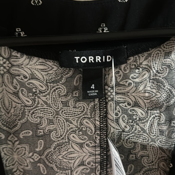 TORRID Challis Dolman Shirttail Kimono: BLACK/WHITE: NEW WITH TAGS: SIZE 4 - Picture 5 of 6